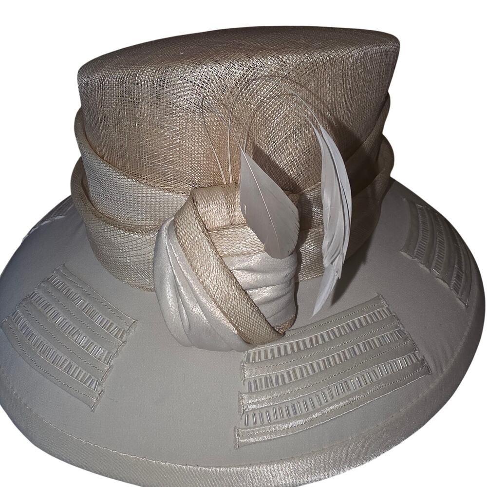 NWT Aussie Austin, ivory hat w/beaded detail,‎ bow and feather, asymmetrical top